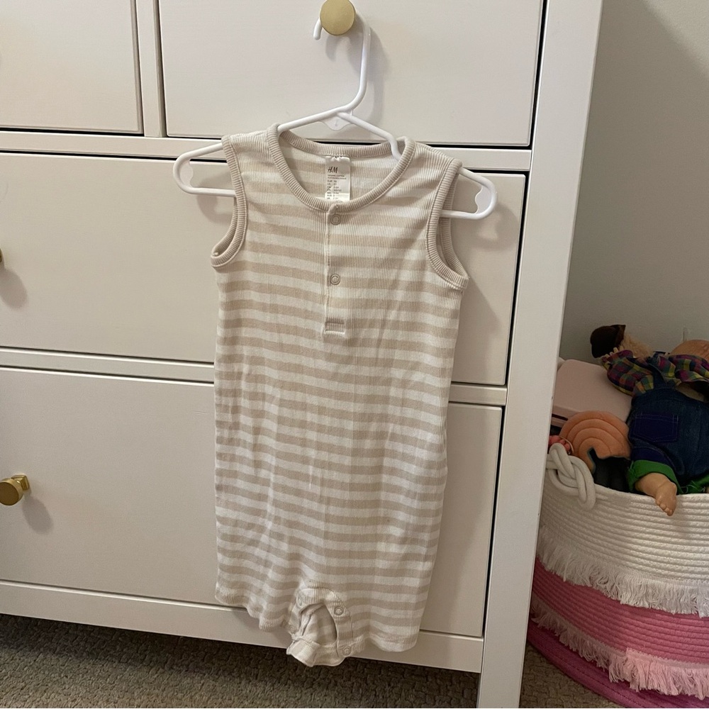 H&M Neutral Colored Romper Size 3T
